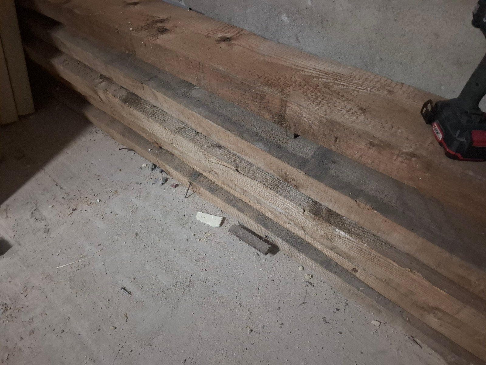 `Gebruikte Houten Balken / Gordingen 4m - Sloop/schuurhout, Gebruikt, Ophalen of Verzenden, Balk, Vuren