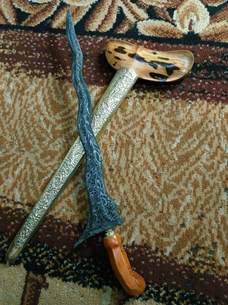 Antieke Keris Naga Liman 7 Luk Pamor Pedaringan Kebak SVD14, Antiek en Kunst, Wapen, Verzenden, Overige materialen, Indonesië