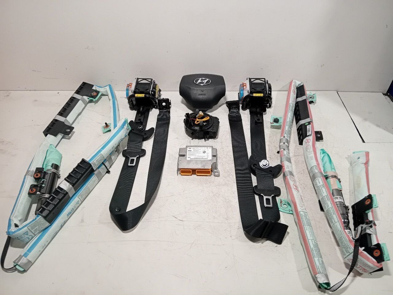 Airbag set Hyundai Kona, Onderdelen@venauto.nl, Van der Ven Autorecycling B.V., Gebruikt, Ettenseweg 76, 4706 PB Roosendaal, The Netherlands
