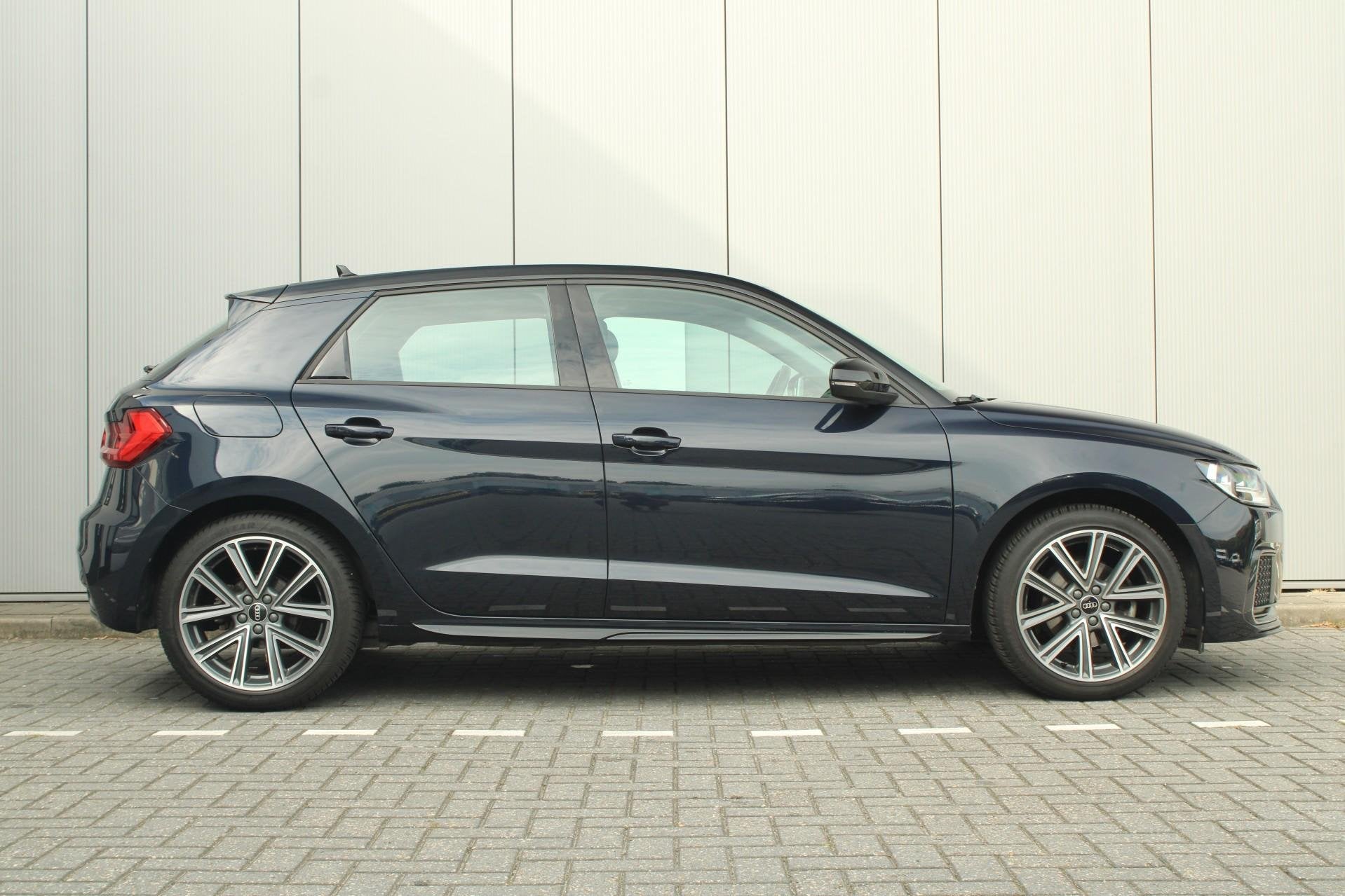 Audi A1 Sportback 30 TFSI 110pk S-Tronic Advanced edition |, Auto's, 12 maanden, Stof, Blauw, 49 €/maand