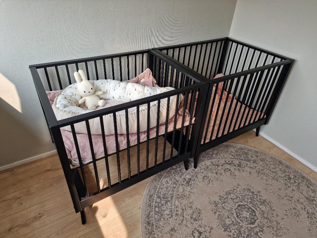 2x Europe baby box Evy mat zwart, Ophalen, Zo goed als nieuw, In hoogte verstelbaar