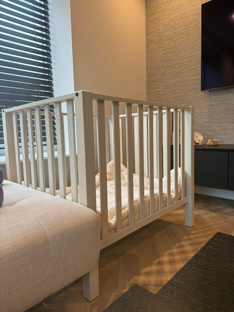 Taupe Box met ZZZOO matras, AeroSleep topper & boxkleed, Kinderen en Baby's, Boxen, Ophalen, Zo goed als nieuw, Vierkant, Boxkleed