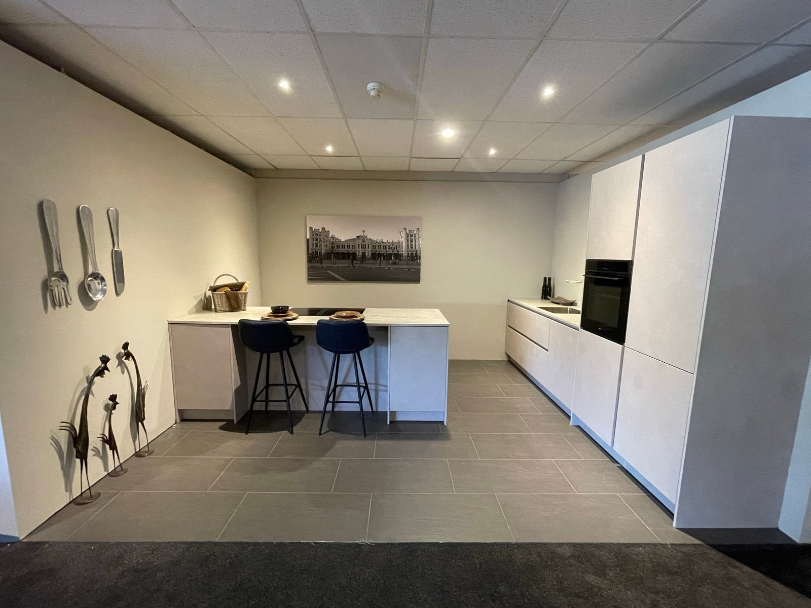 Moderne greeploze keuken met kookeiland en inbouwapparatuur, Ophalen, Overige typen, Nieuw, Greeploos
