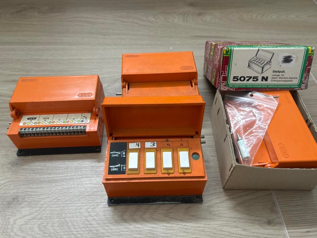4x LGB 5075 N Stellpult - 1x met doos, 3x zonder doos, Gebruikt, Gelijkstroom, Overige typen, Ophalen of Verzenden