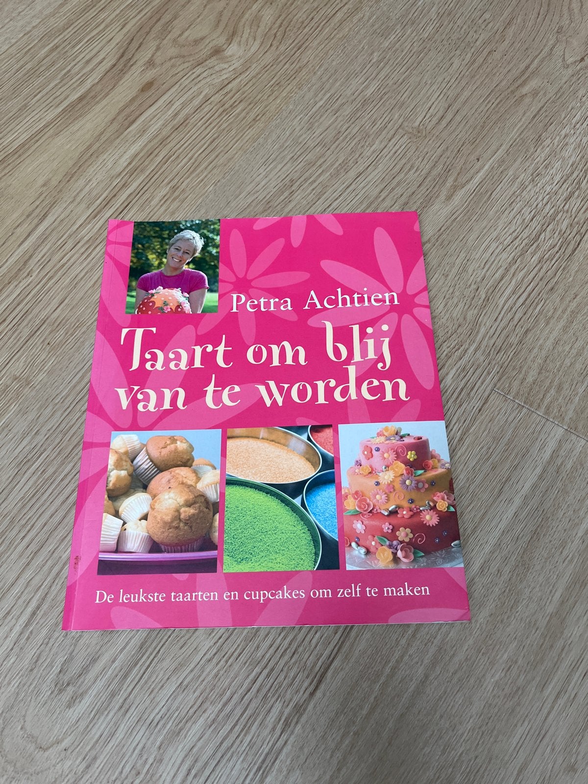 Taart om blij van te worden - Petra Achtien, Boeken, Ophalen of Verzenden, Zo goed als nieuw, Taart, Gebak en Desserts