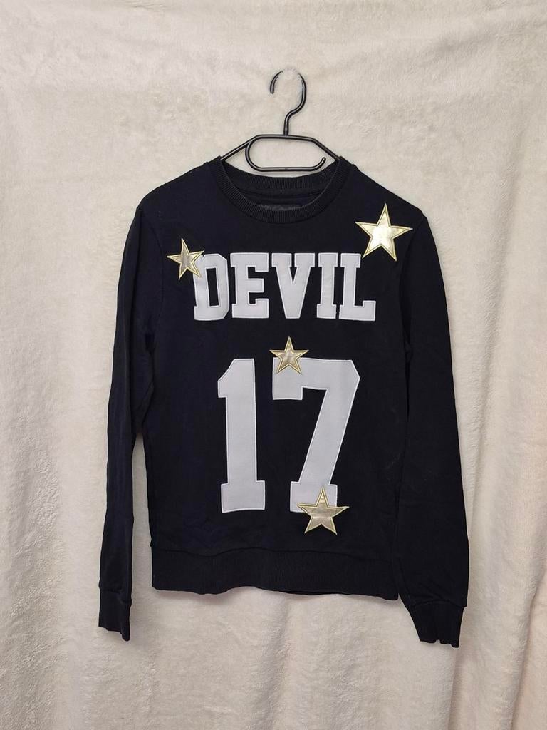 Zwarte trui met 'DEVIL 17' opdruk en sterren, Zwart, Ophalen of Verzenden, Onbekend, Maat 34 (XS) of kleiner
