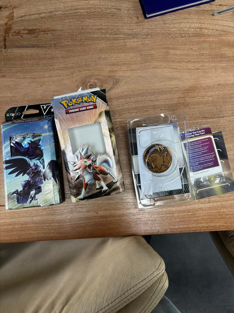 Pokémon playing box 2 x, Ophalen of Verzenden, Zo goed als nieuw, Starterdeck