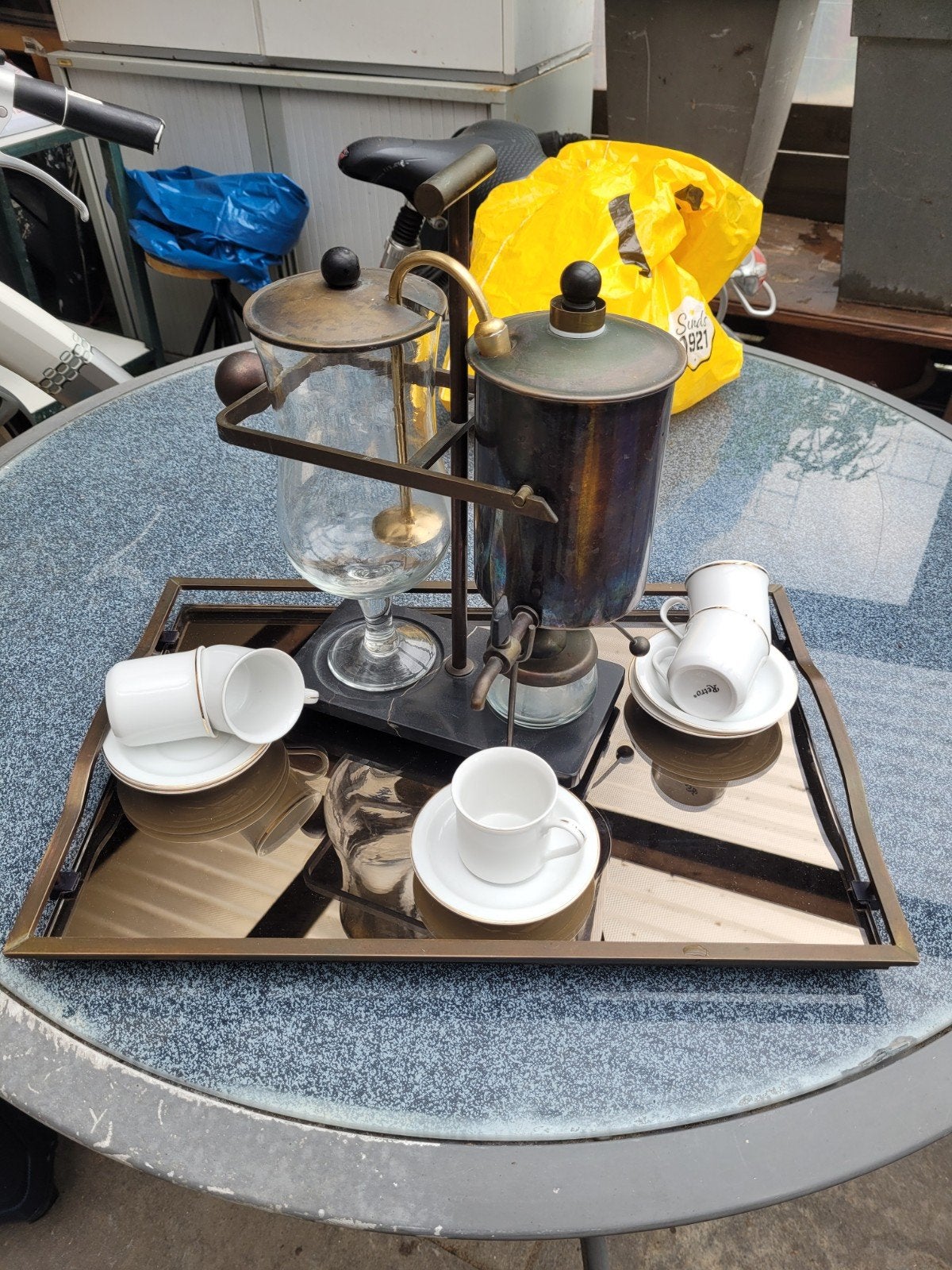 Vintage koffiezetapparaat met dienblad en kopjes, Antiek en Kunst, Ophalen