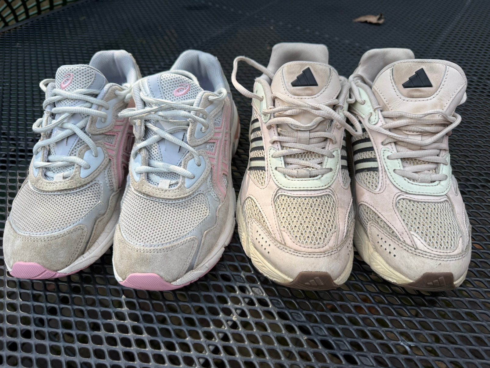 Te koop 2 paar meiden sneakers ivm groei, Ophalen, Zo goed als nieuw, Sneakers of Gympen