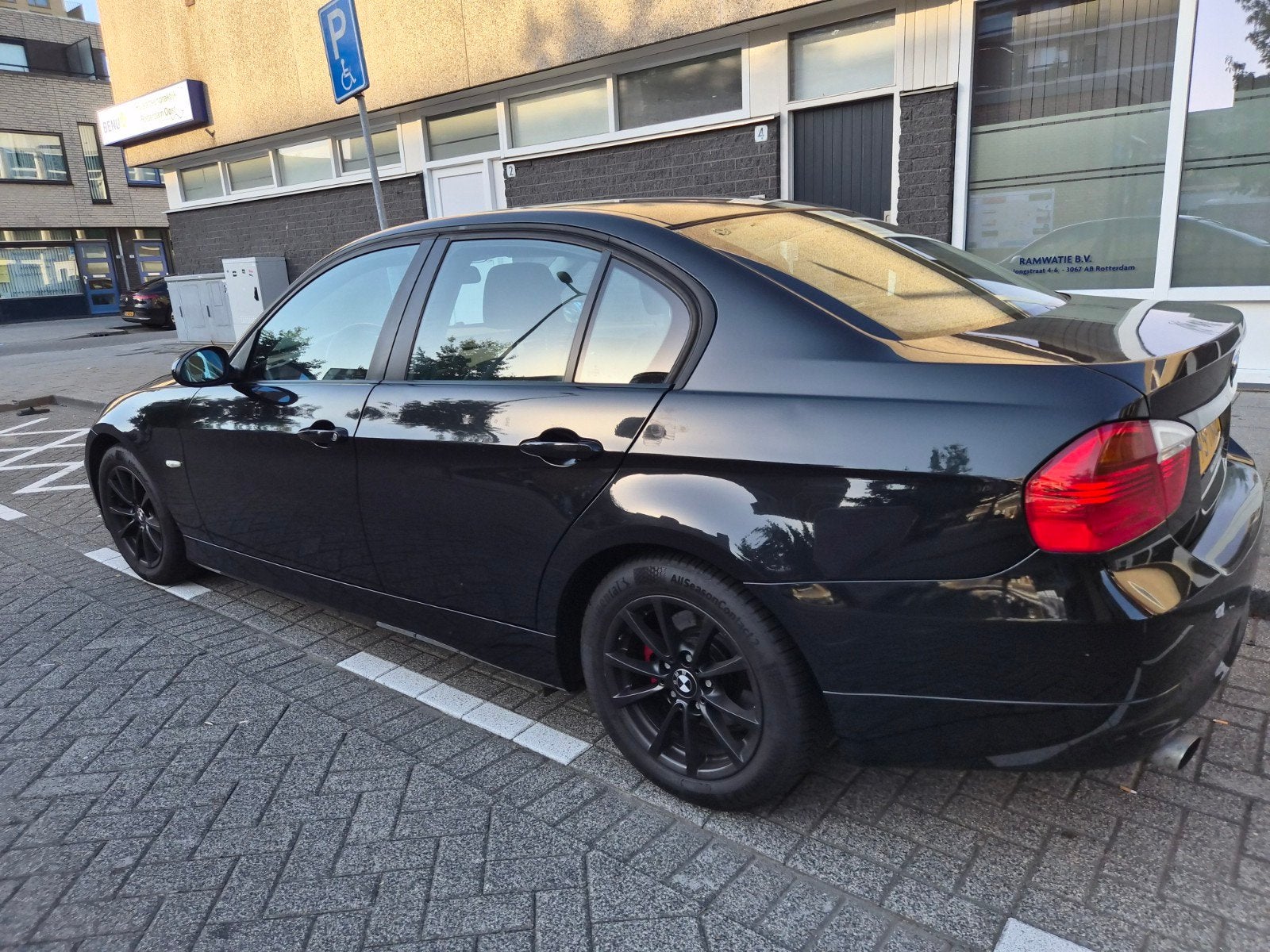 BMW 3-Serie 2.0 I 318 2007 Zwart, Auto's, BMW, Particulier, 3-Serie, Benzine, C, Sedan, Handgeschakeld, Geïmporteerd, Zwart, Achterwielaandrijving