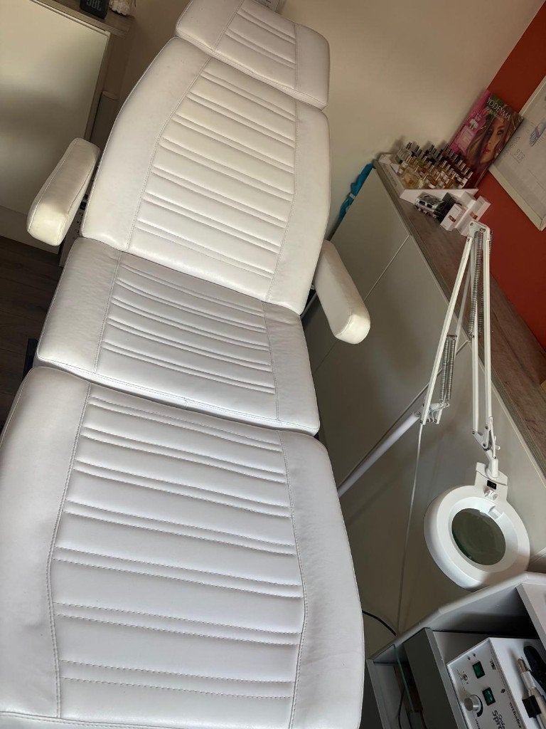 Luxe elektrische behandelstoel (3 motoren), wit, Ophalen, Gebruikt, Massagetafel