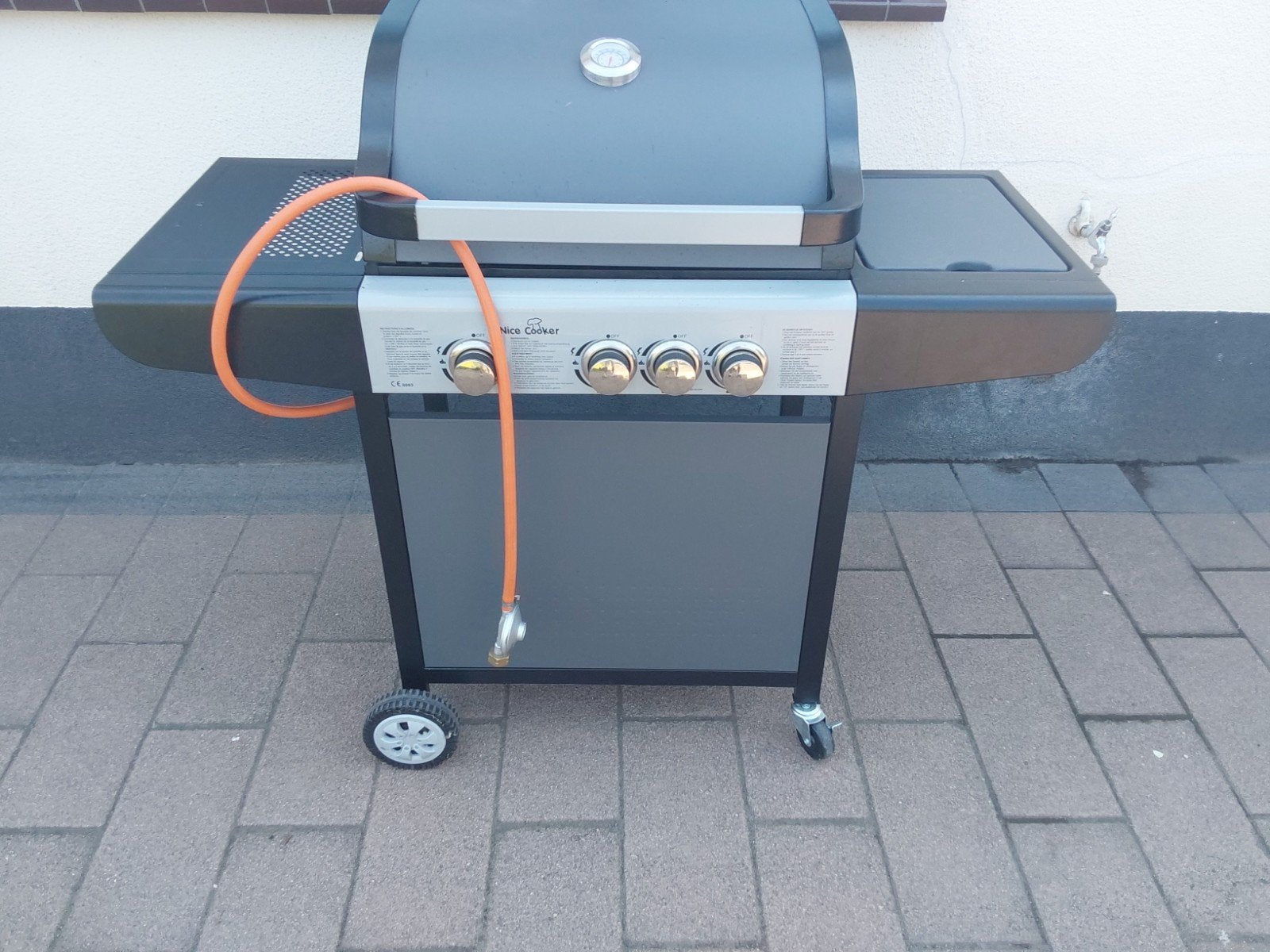 GASBARBECUE MET GEVULDE GASFLES  Z.G.A.N, Ophalen