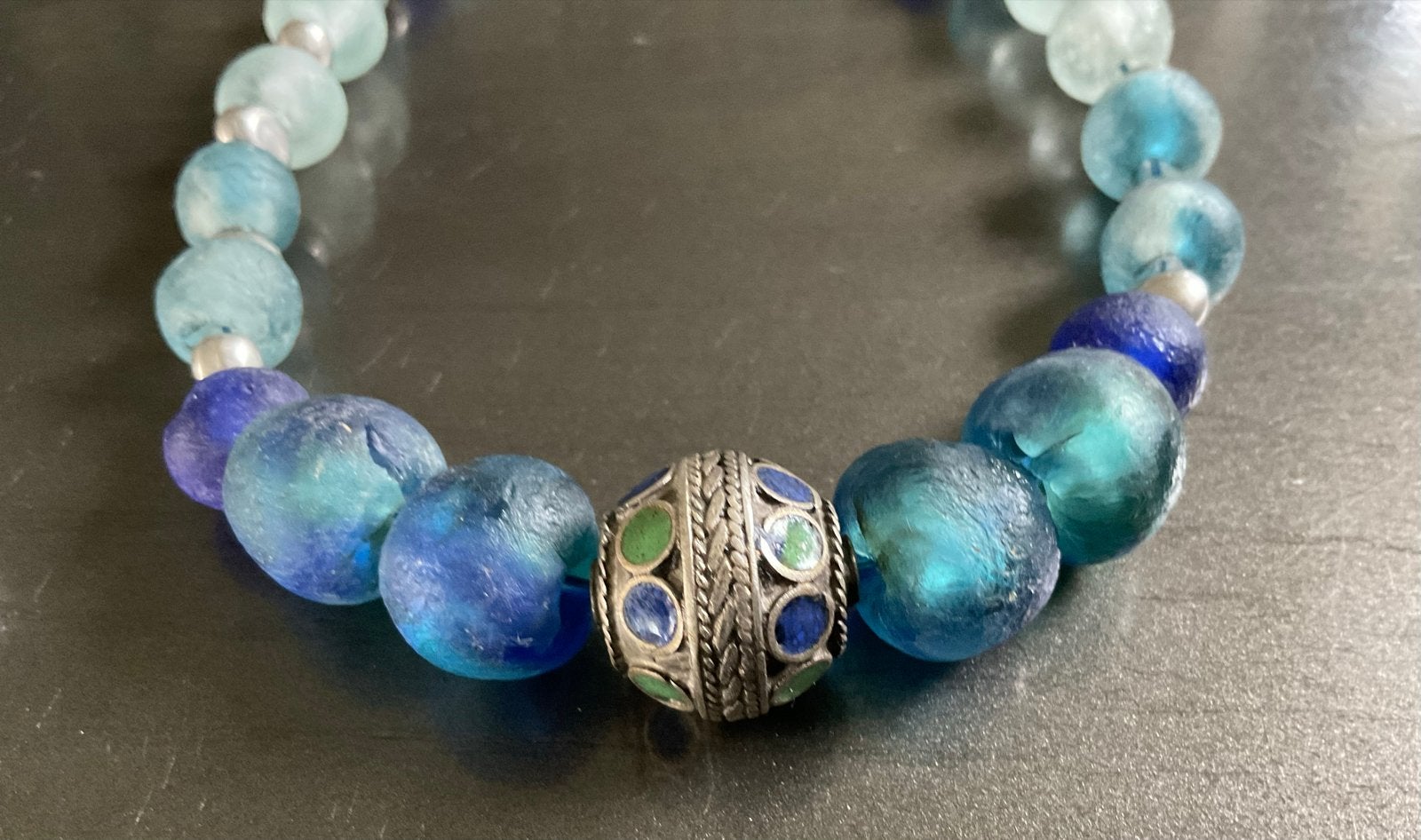 Unieke handgemaakte ketting met glaskralen, Sieraden, Tassen en Uiterlijk, Kettingen, Nieuw, Steen of Mineraal, Blauw, Ophalen of Verzenden
