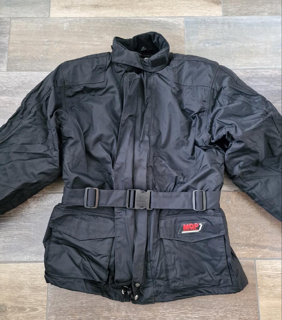 MQP Motorjas - Amper gebruikt, waterafstotend, Motoren, Kleding | Motorkleding, Ophalen of Verzenden, Tweedehands, Jas | textiel