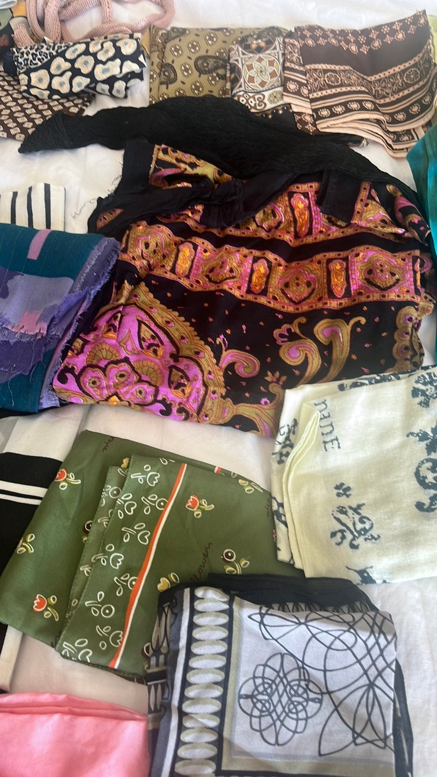 Partij vintage sjaals diverse kleuren, prints, Kleding | Dames, Ophalen of Verzenden, Zo goed als nieuw, Maat 46/48 (XL) of groter