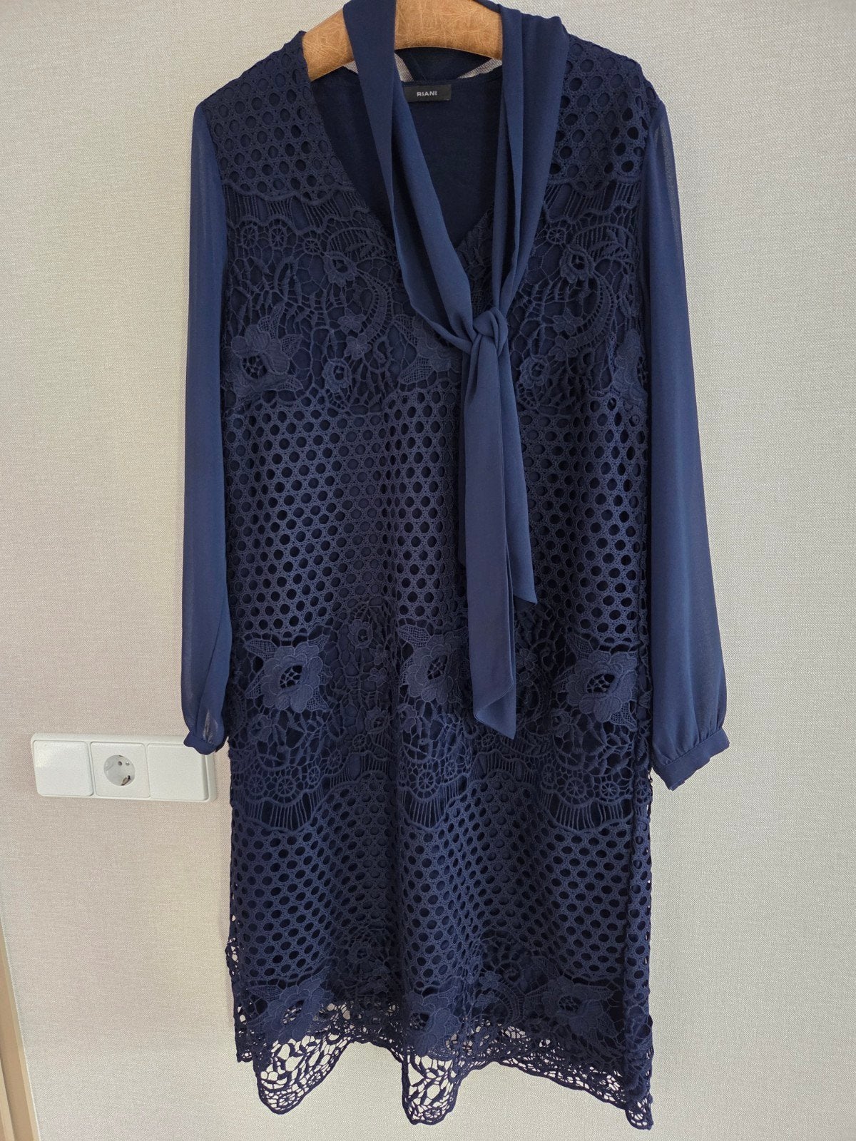 Riani Gehaakte Jurk Marineblauw met Strikdetail 42, Blauw, Riani, Maat 42/44 (L), Ophalen of Verzenden