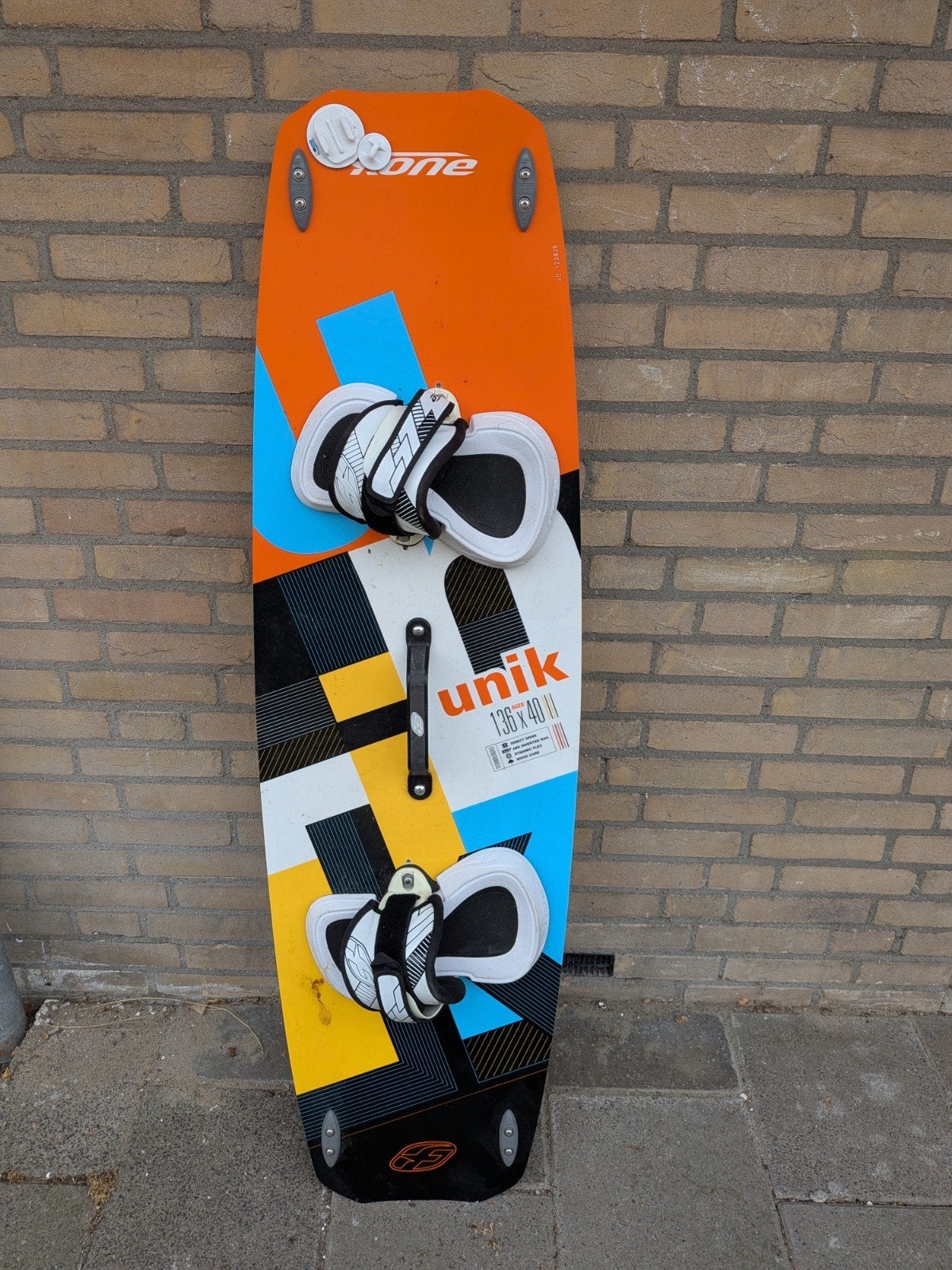 Kitesurfboard F2 Unik 136x40 - Zo goed als nieuw, Watersport en Boten, Ophalen, Zo goed als nieuw