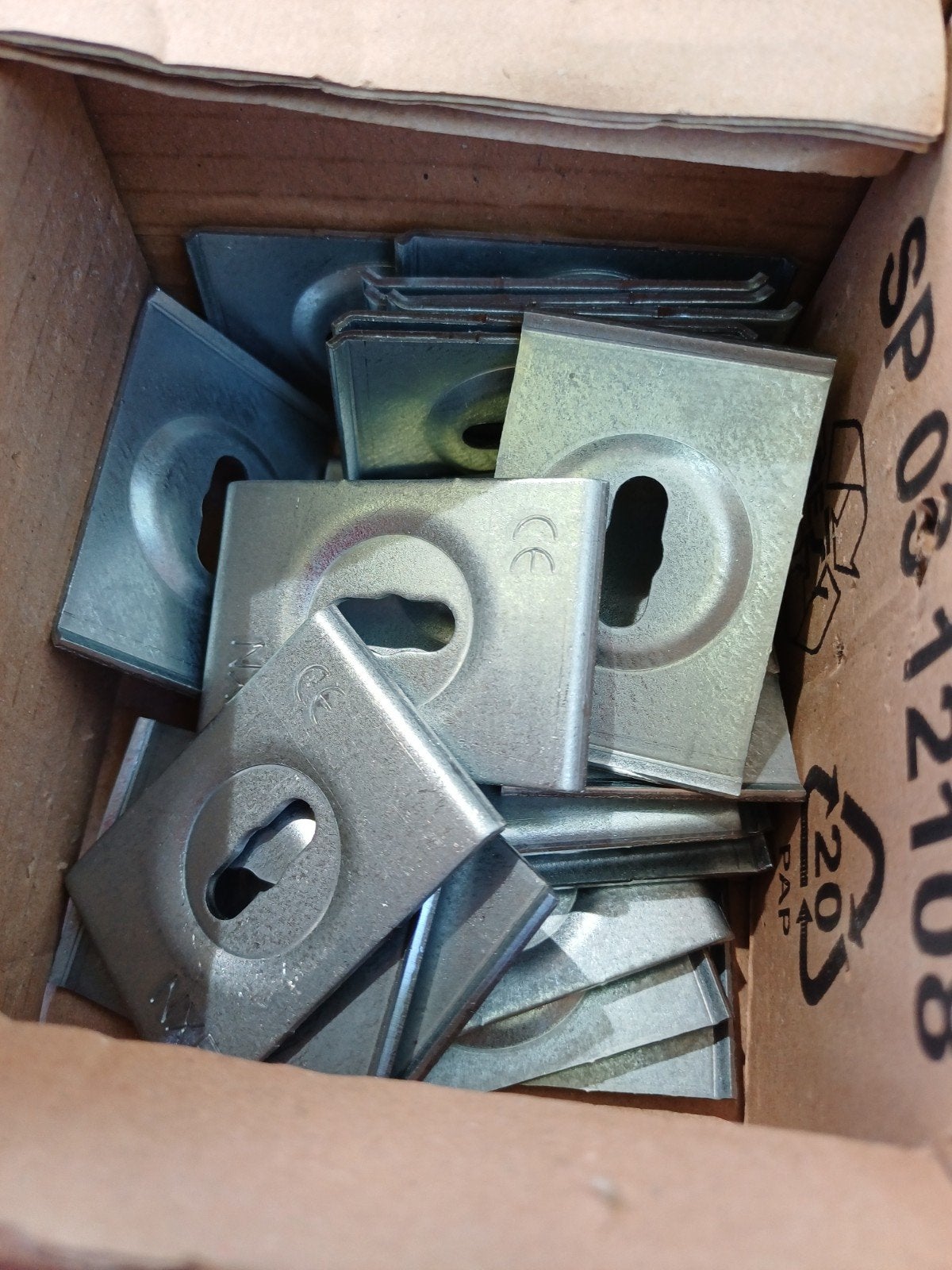 24x Niedax U40 Suspension Clamp G - Ophangbeugels, Niedax, Info@niedax.de, Niedax Group, Asbacher Str. 6, 53545 Linz am Rhein, Duitsland