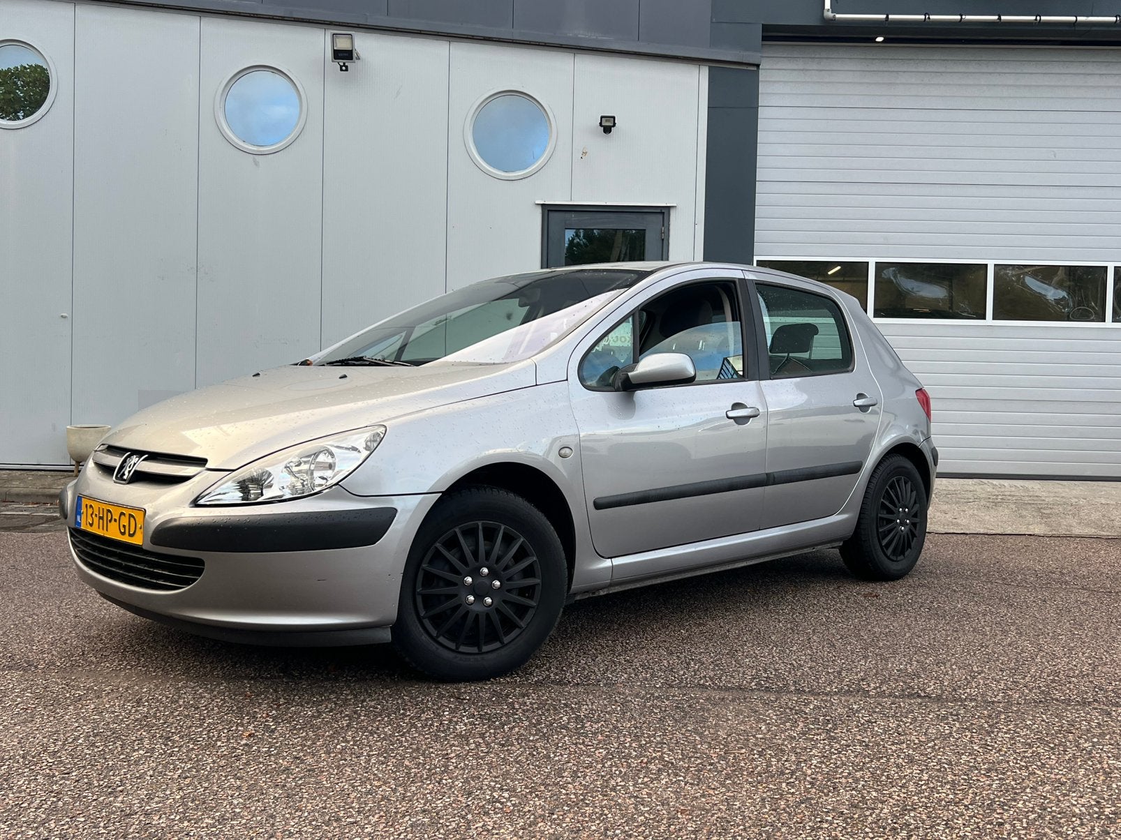 PEUGOT 307 | AIRCO | CARPLAY | AUTOMAAT | NWE APK | TREKHAAK, Auto's, 4 cilinders, 1204 kg, Origineel Nederlands, 1200 kg