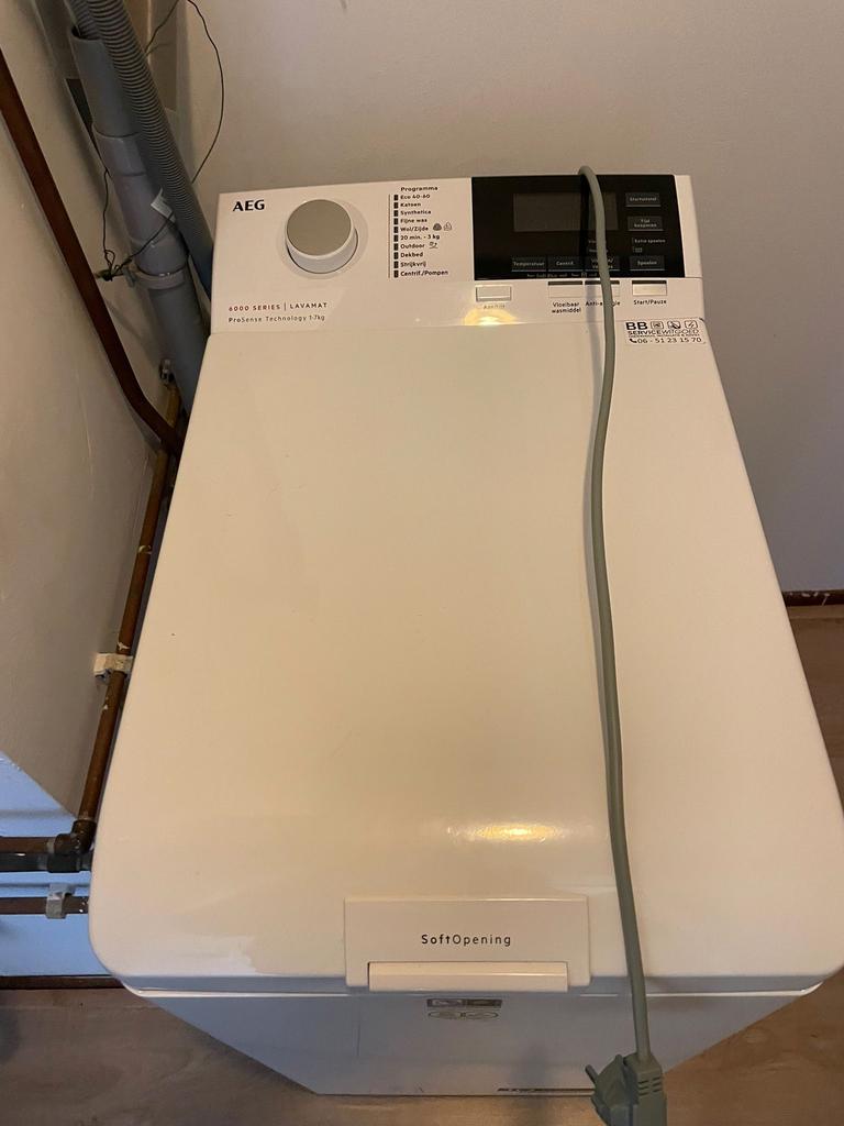 Te koop aangeboden: Zeer handige compacte bovenlader AEG, Ophalen, 1200 tot 1600 toeren, Gebruikt, 4 tot 6 kg