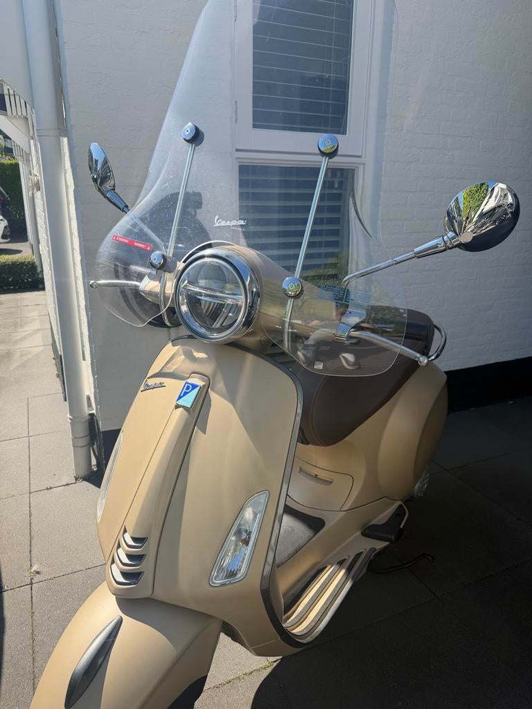 Vespa Primavera Beige - 25km/u, Fietsen en Brommers, Ophalen, Overige modellen, Zo goed als nieuw, Benzine