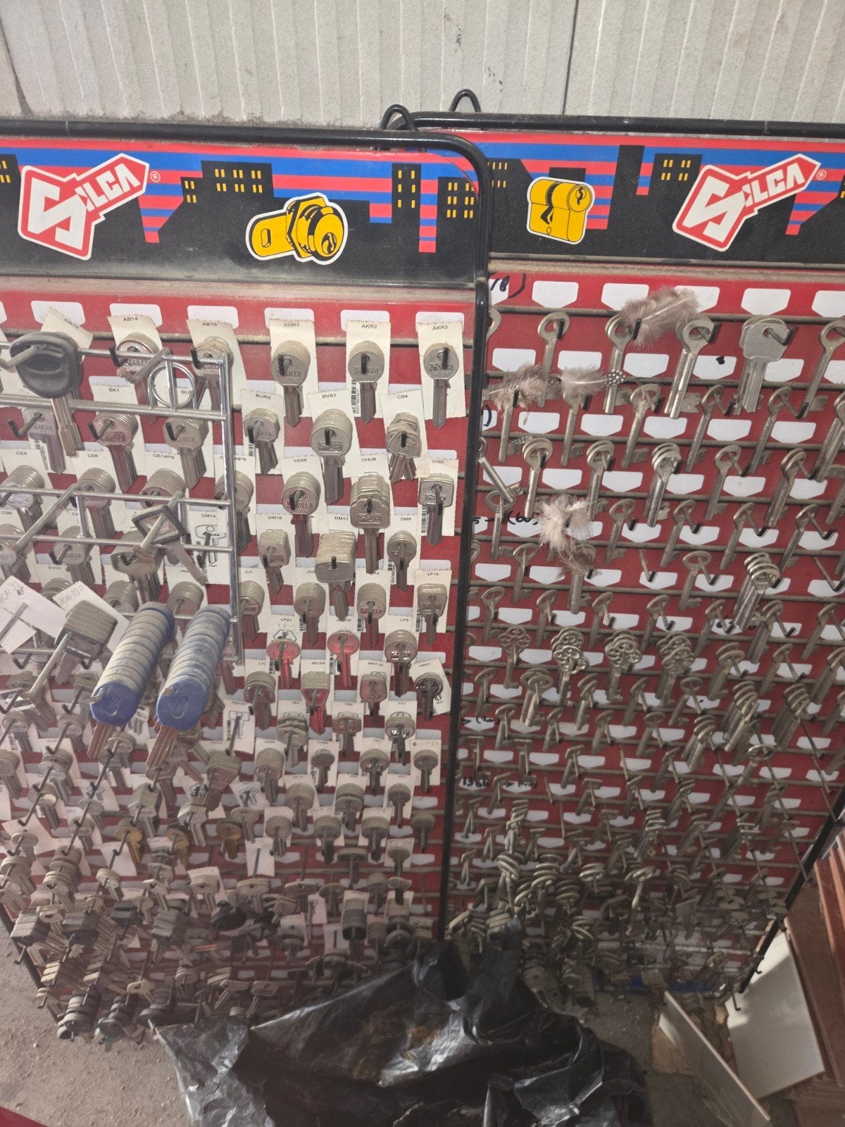 nieuwe sleutels van het merk Silca inc dupliceer machine., Ophalen of Verzenden, Gebruikt, IJzer, Slot