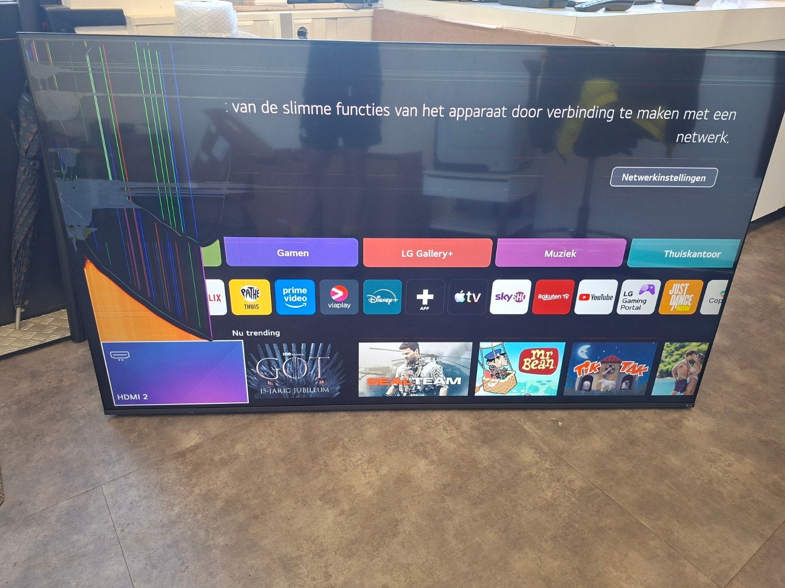 LG 75 inch Smart TV met defect scherm (75NU8E0B3LA))