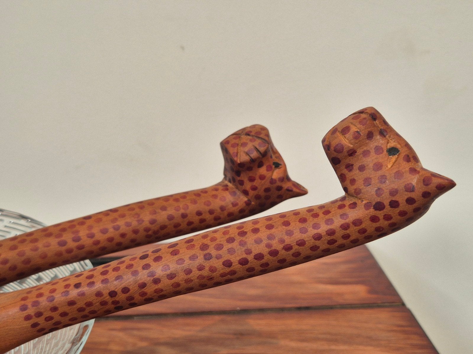 Vintage Afrikaanse slaset met glazen schaal en luipaard, Ophalen of Verzenden