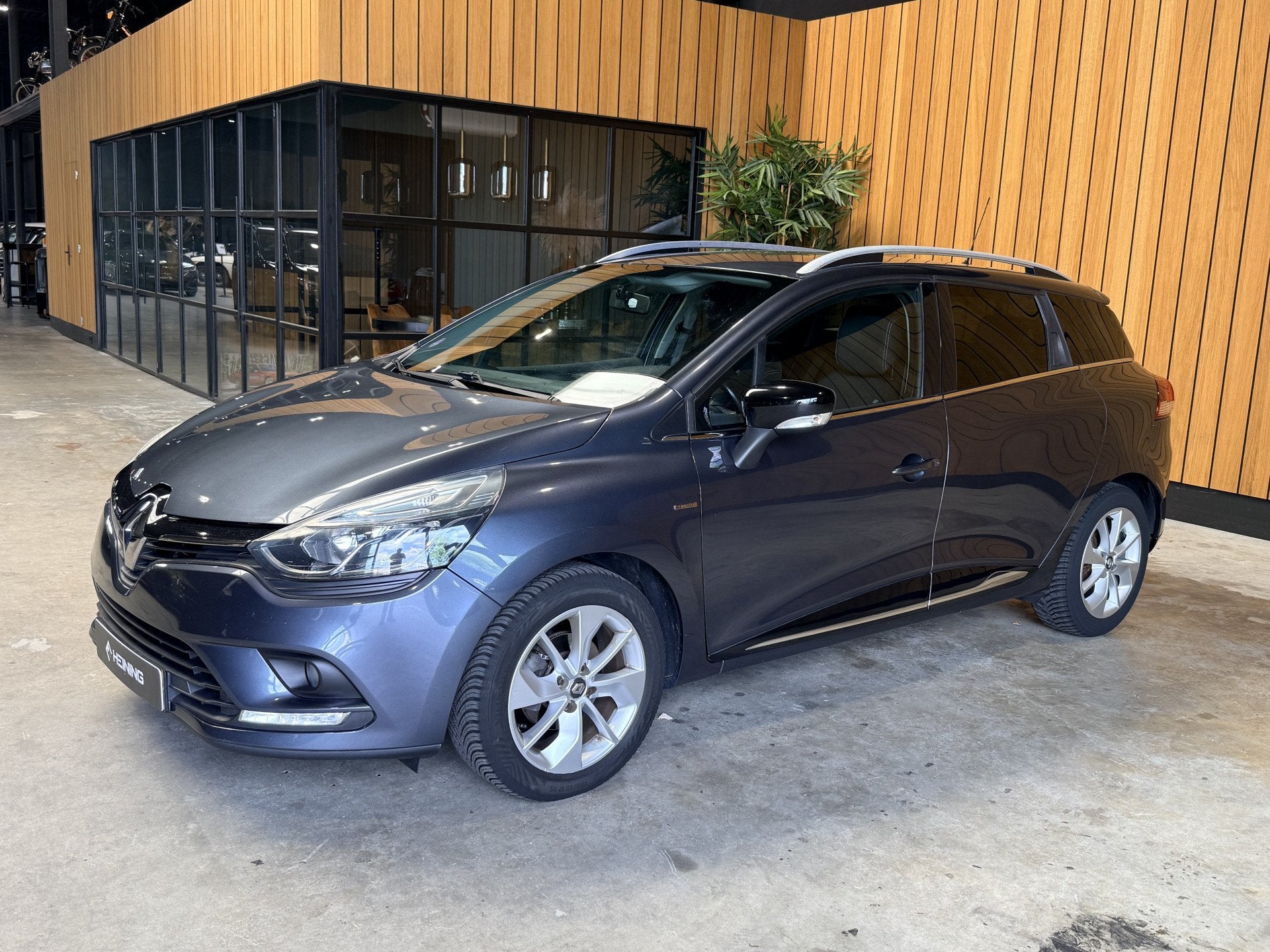 Renault Clio Estate 0.9 TCe Limited Cruise control. Navi. NA, Auto's, Voorwielaandrijving, 898 cc, Gebruikt, Euro 6