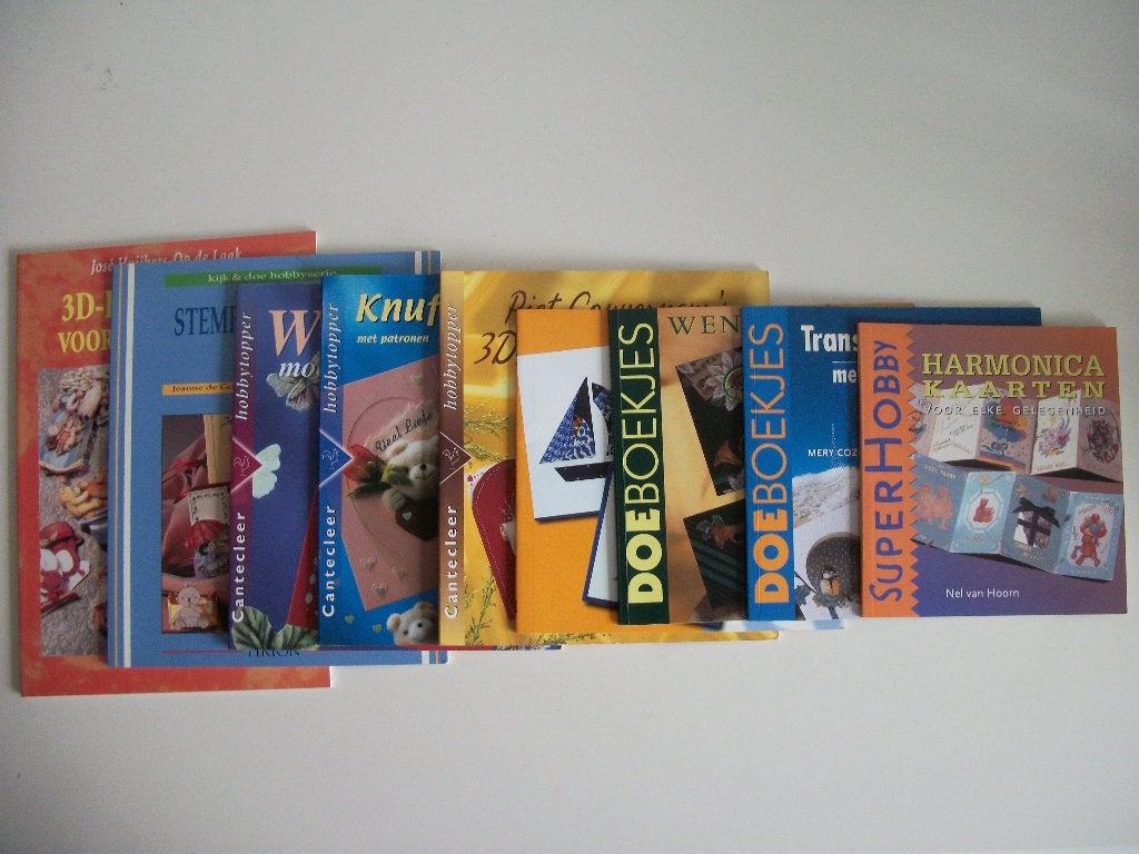 9 Knutselboekjes Kaarten Stempelen Ponsen Irisvouwen p.stuk, Geschikt voor karton, Dieren, Nieuw, Ophalen of Verzenden