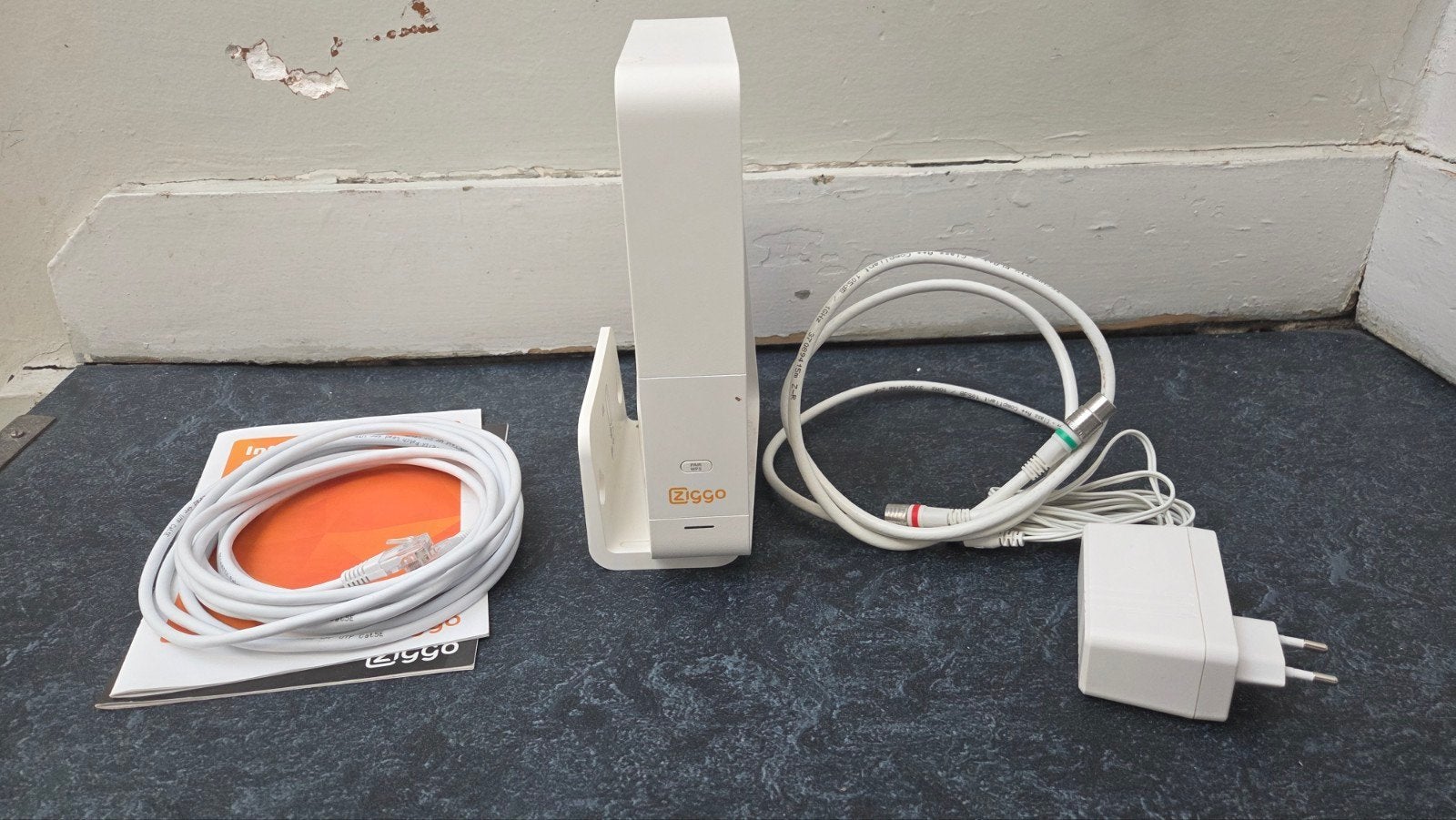 Ziggo Connectbox CH7465LG-ZG incl toebehoren, Ophalen of Verzenden, Zo goed als nieuw