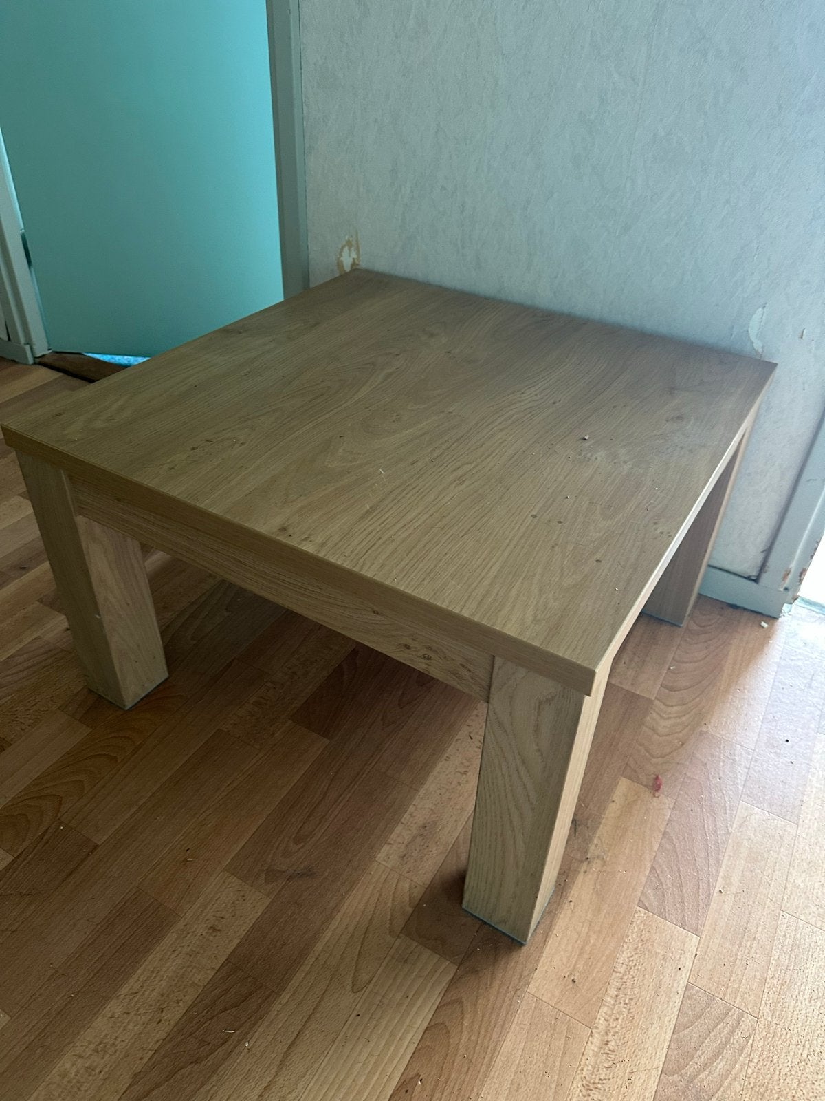 Stevige en zware houten salontafel, Ophalen, 50 – 75, Gebruikt, Vierkant