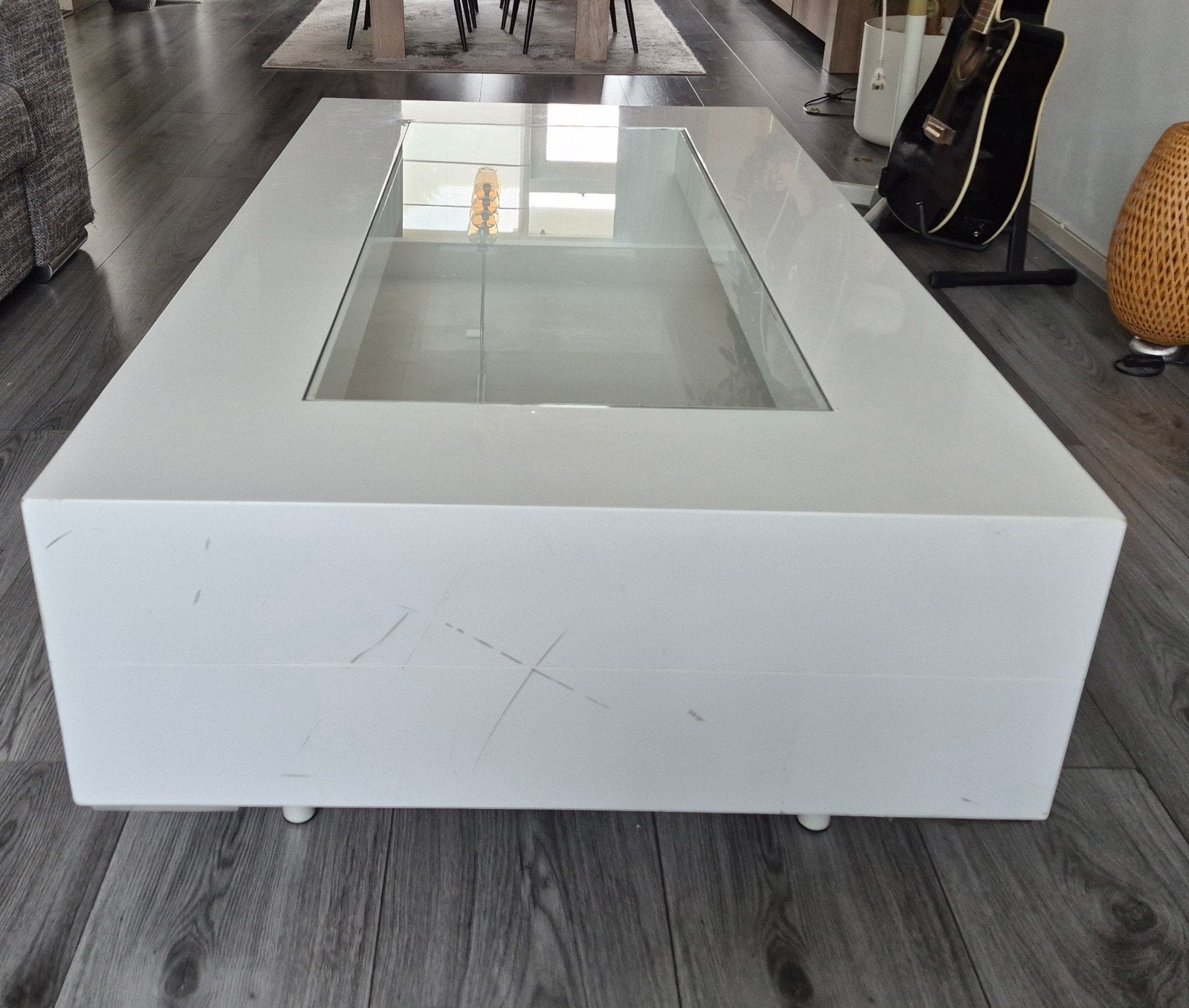 Hoogglans witte salontafel met glas (140x80x39 cm), Huis en Inrichting, Ophalen, 100 tot 150 cm, 50 tot 100 cm, Glas