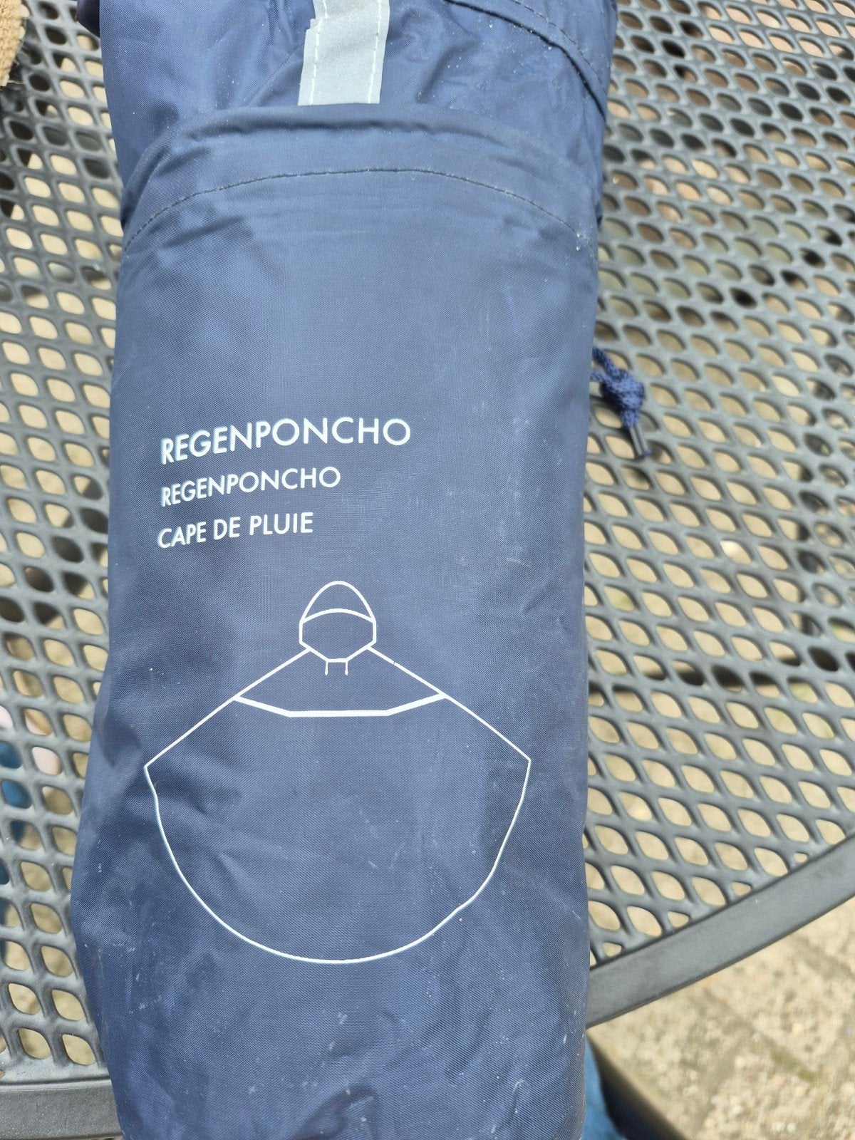 Donkerblauwe regenponcho - Nieuw, Caravans en Kamperen, Regenkleding, Ophalen of Verzenden, Nieuw, Regenpak, Dames