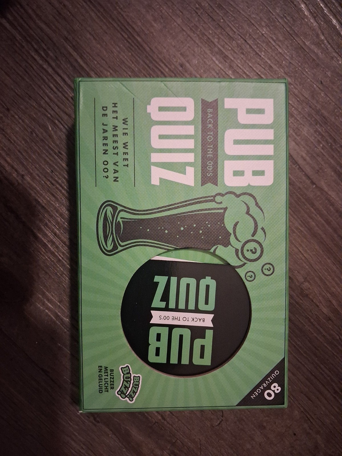 Pub Quiz Back to the 00's met buzzer, Ophalen of Verzenden, Zo goed als nieuw, Overige typen