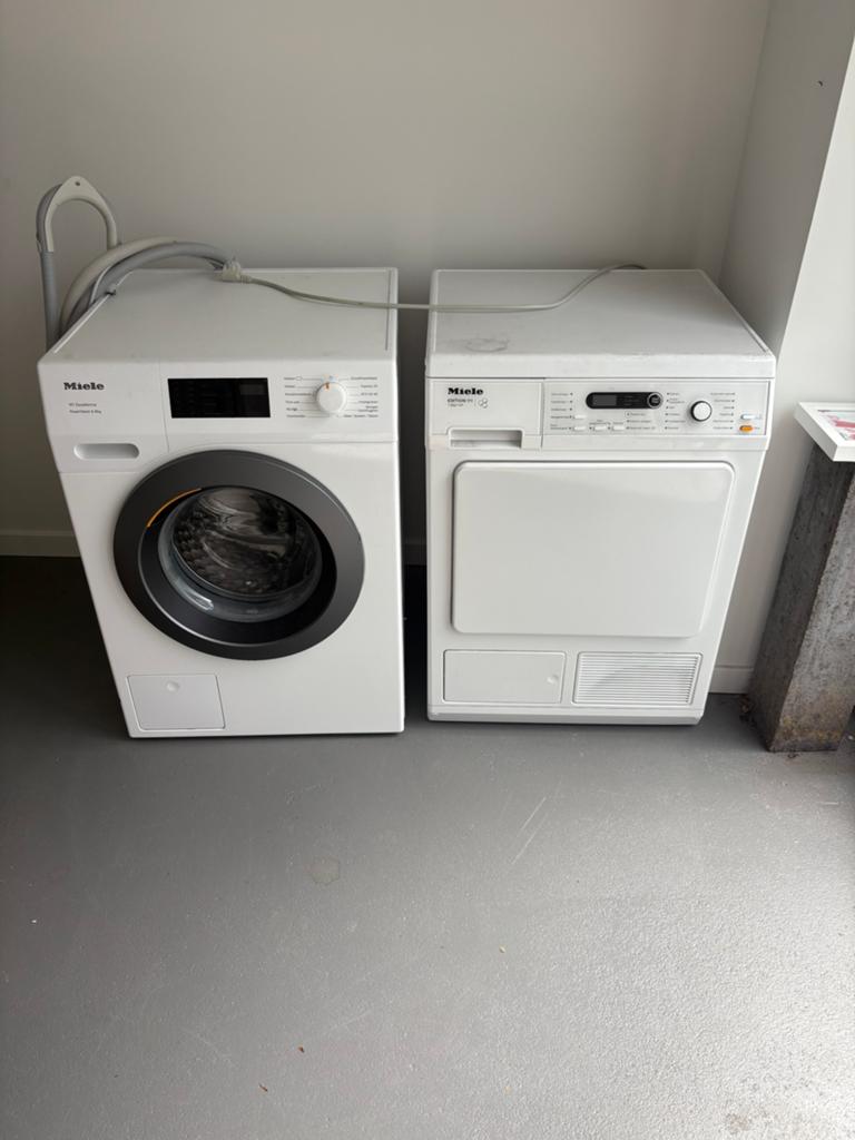Wasmachine + droger, Ophalen, Zo goed als nieuw, 1200 tot 1600 toeren
