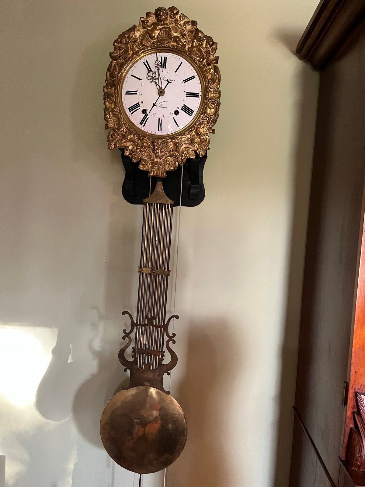Replica Franse Comtoise Klok met Slinger en Gewichten, Ophalen