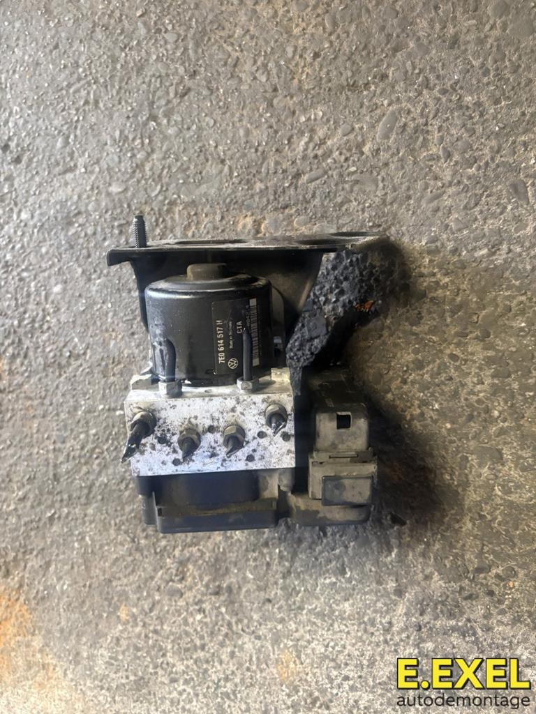 ABS Pomp Volkswagen Transporter T5 2003-2015 7E0614517H, Auto-onderdelen, Remmen en Aandrijving, Gebruikt, Herkomst onderdeel bekend