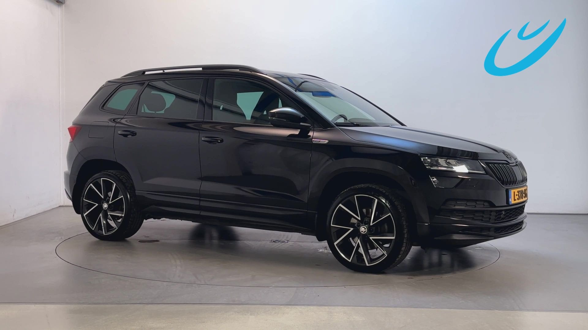 Skoda Karoq 1.5 TSI DSG ACT Sportline Business Panoramadak T, Auto's, Stof, 4 cilinders, Zwart, Bedrijf