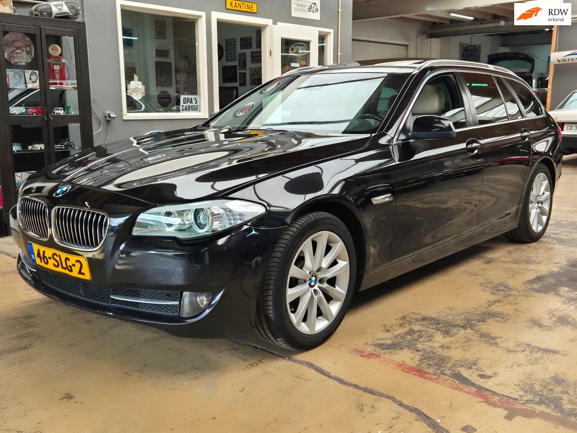 BMW 5-serie Touring 523i High Executive *151000KM*, Achterwielaandrijving, Gebruikt, Beige, 2000 kg