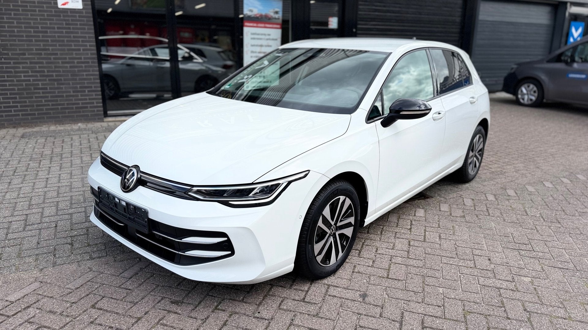 Volkswagen Golf 1.5 eHybrid Life Edition Automaat.Stuurverw,, Auto's, Dealer onderhouden, Stof, 1498 cc, Zwart