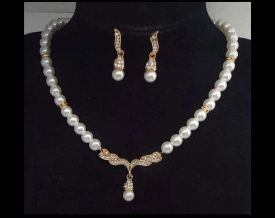 Nieuwe parelketting en oorbellen set, Ophalen, Overige materialen, Met hanger, Wit