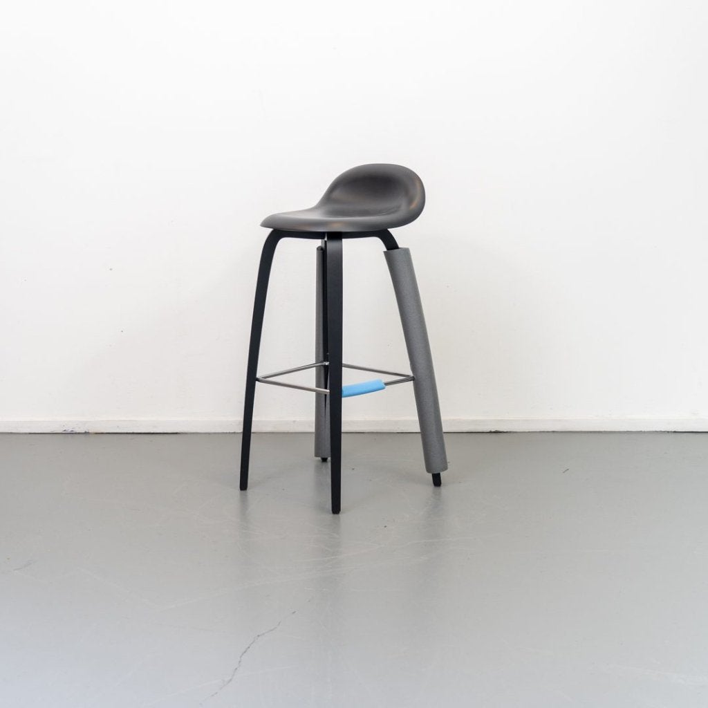 Gubi 3D Stool Kruk Zwart Hout, Niet ingevuld, Nieuw, Niet ingevuld, Niet ingevuld