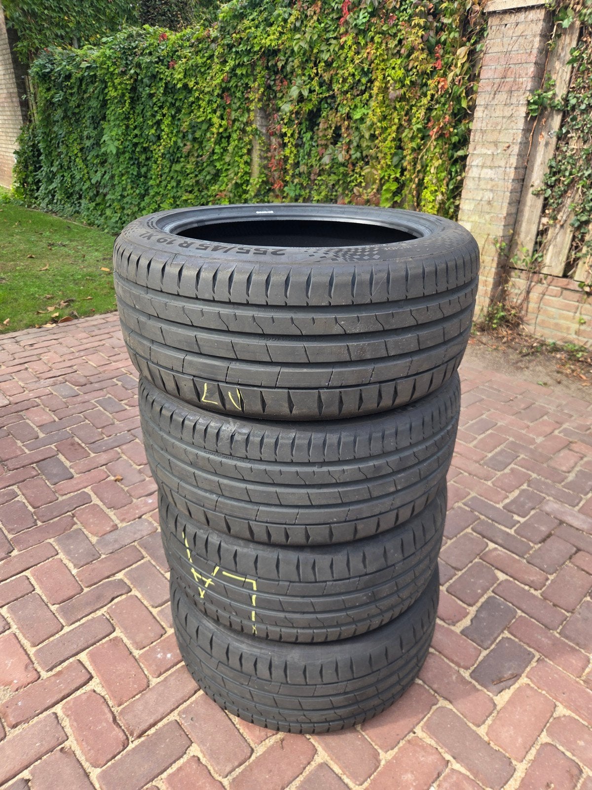4x Continental SportContact 7 255/45 R19 Tesla T1 -  <100 km