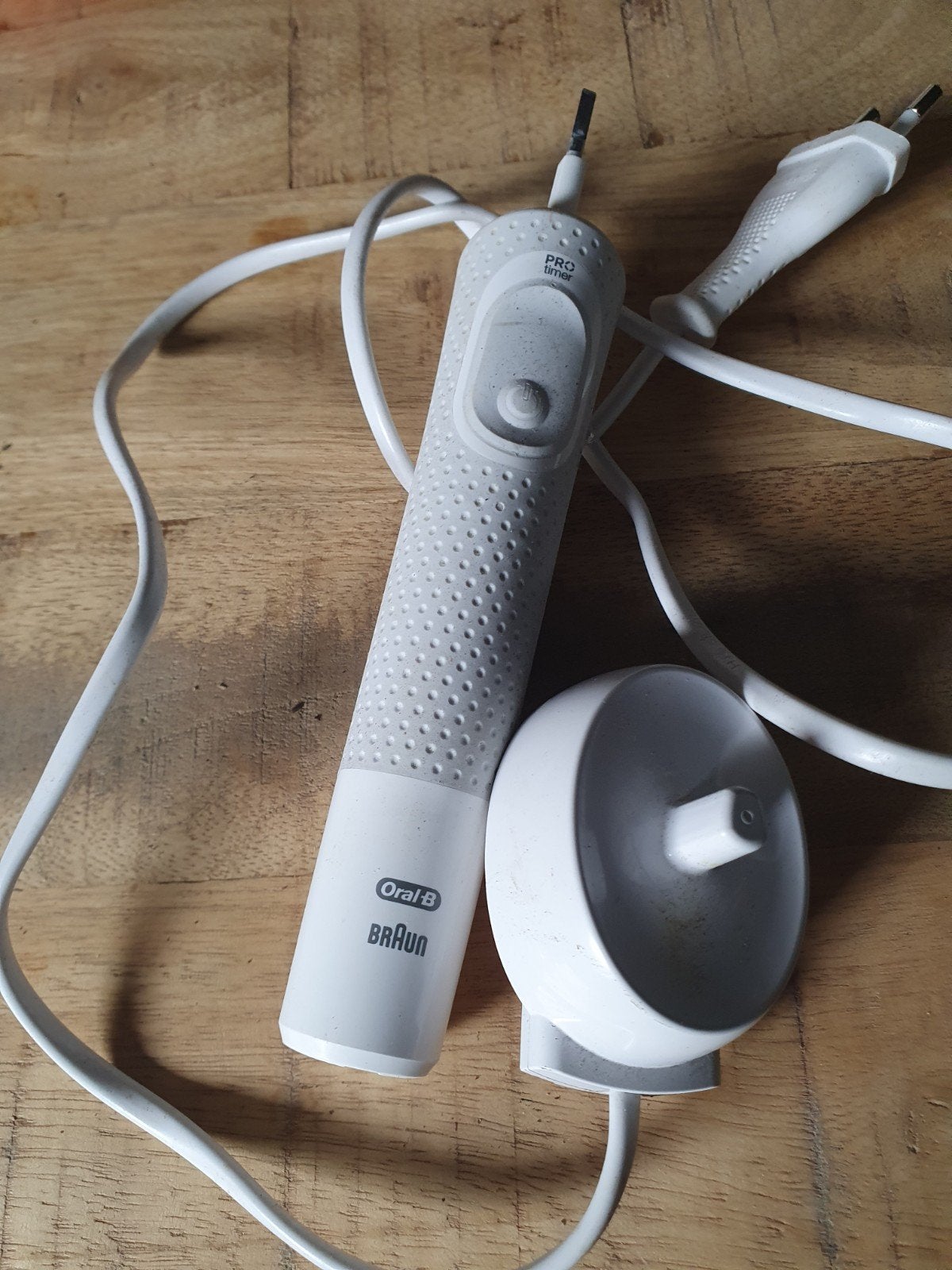 Oral-B Braun elektrische tandenborstel met oplader, Ophalen of Verzenden, Gebruikt, Mondverzorging