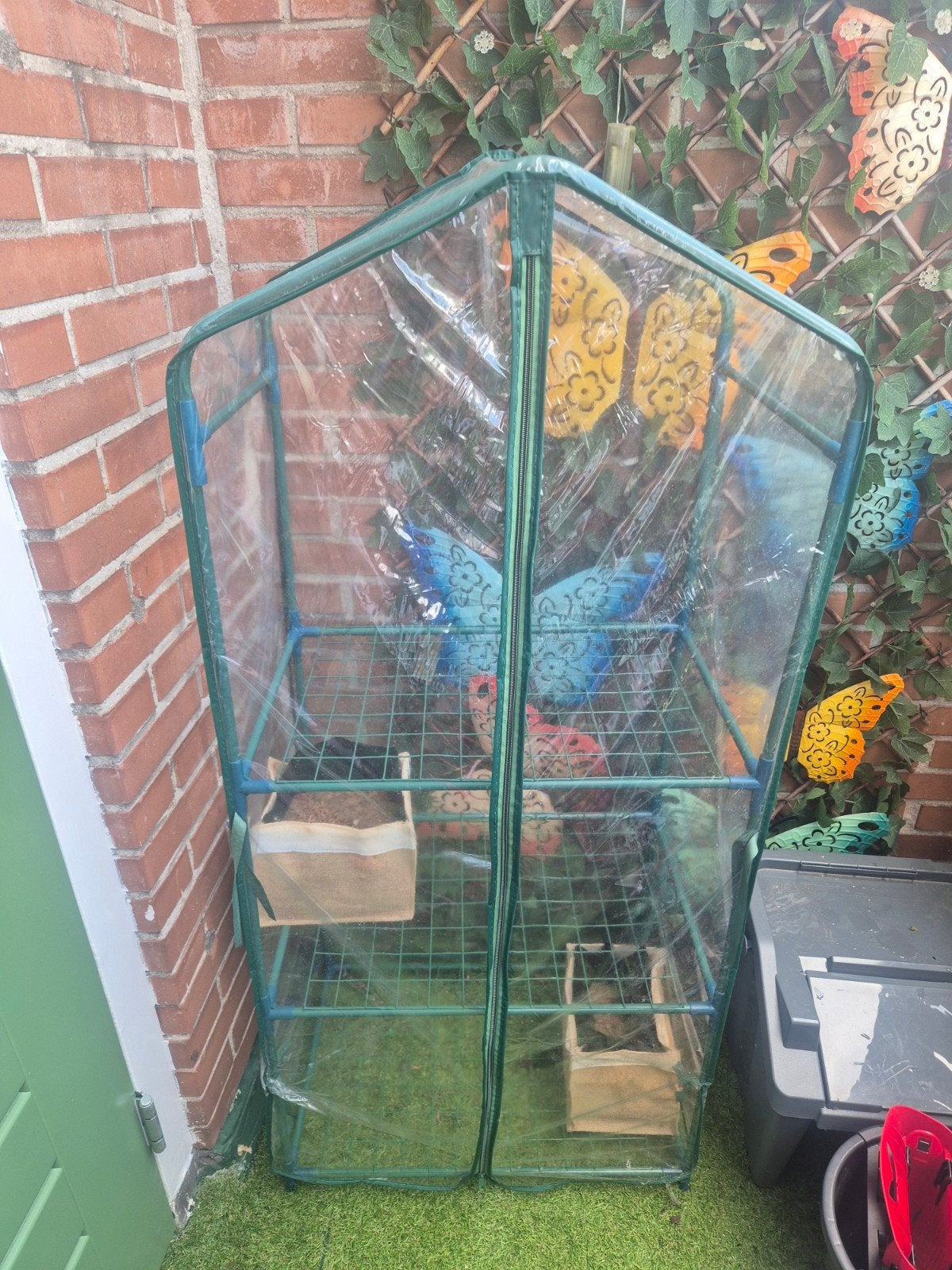 Compacte kweekkas met foliepanelen, Ophalen