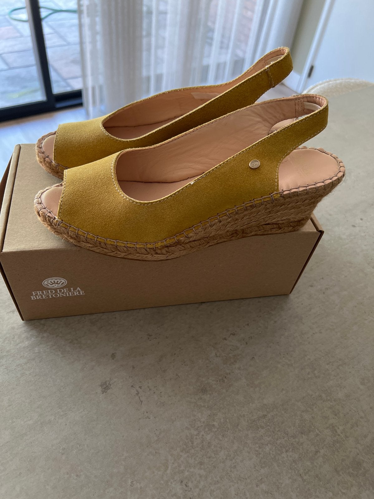Fred de la Bretoniere Espadrilles Maat 41 NIEUWSTAAT, Geel, Ophalen of Verzenden, Zo goed als nieuw, Espadrilles of Moccasins