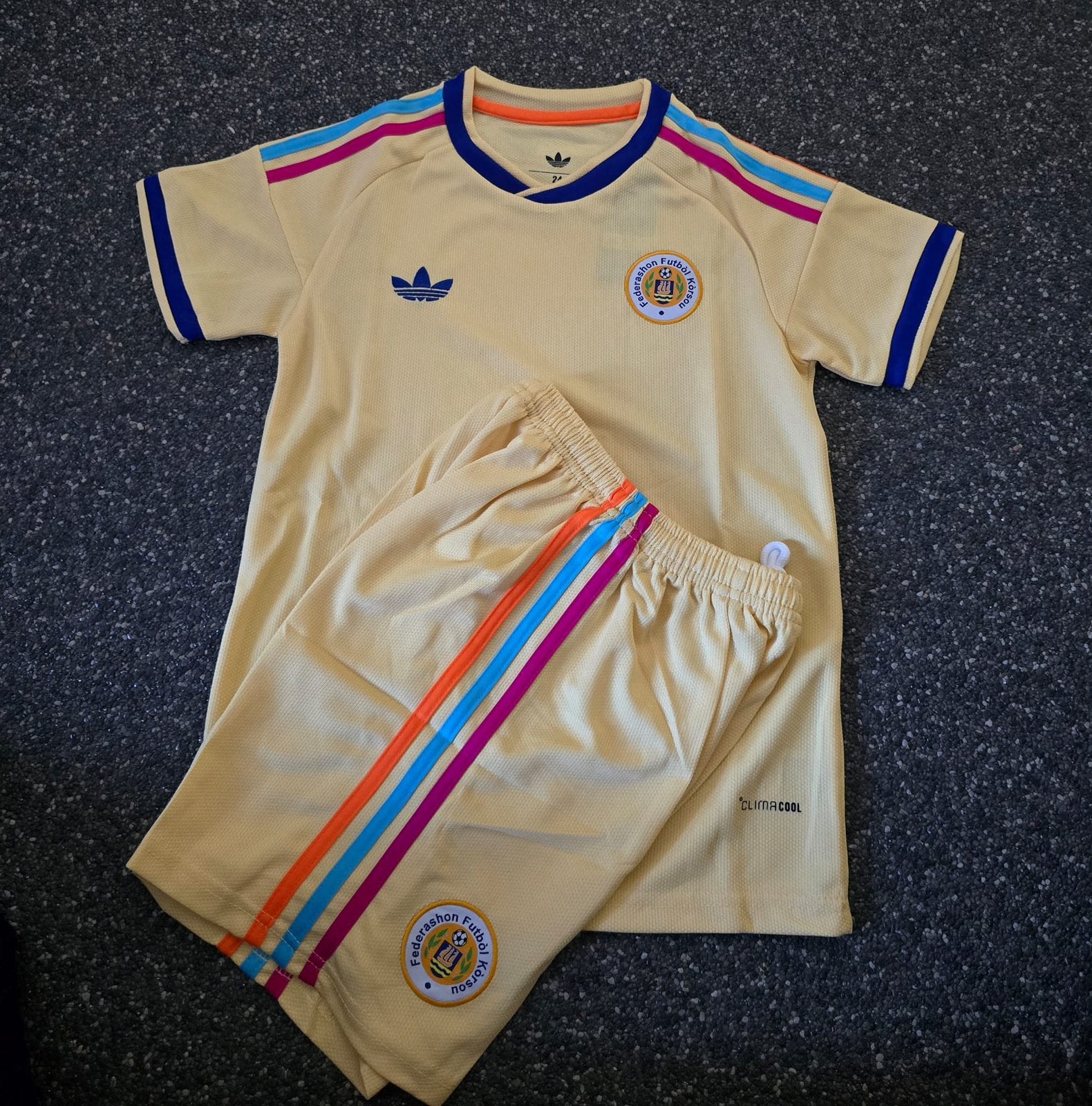 Curacao uittenue maat 152, Kinderen en Baby's, Kinderkleding | Maat 152, Verzenden, Nieuw, Jongen of Meisje, Sport- of Zwemkleding