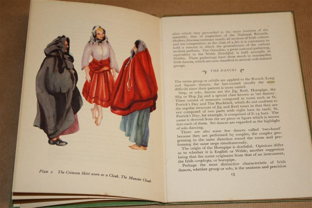 Dances of Ireland [1953]. Handboek Europese volksdansen., Boeken, Kunst en Cultuur | Dans en Theater, Ophalen of Verzenden, Gelezen