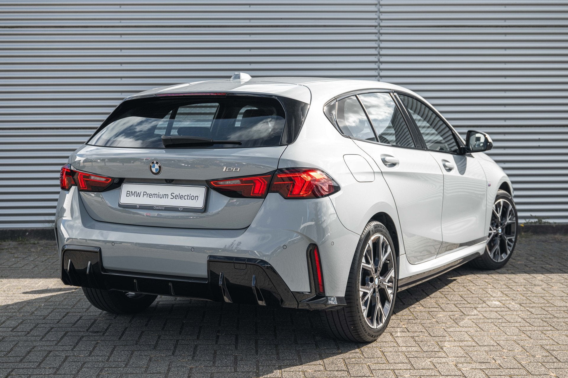 BMW 1 Serie 120 M Sport Automaat / Sportstoelen / Comfort Ac, Auto's, Dealer onderhouden, Gebruikt, 156 pk, Met garantie (alle)